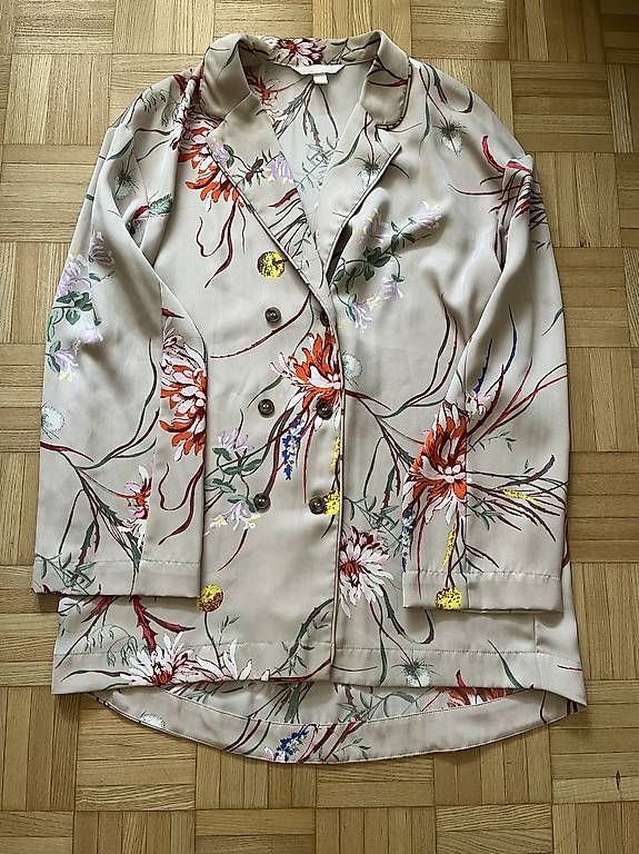 H&M Chemisiers: Bluse Blumenmuster H&M Grösse XS – D'occasion à Zürich par rit_g825