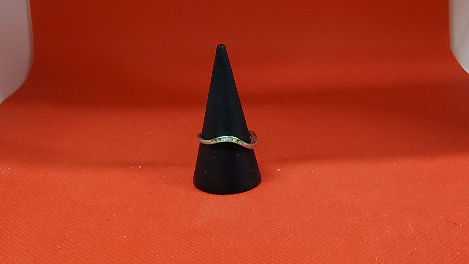 Anelli: ring mit Steinchen, Grösse 56 – Usato da Herisau venduto da Nluanalucas