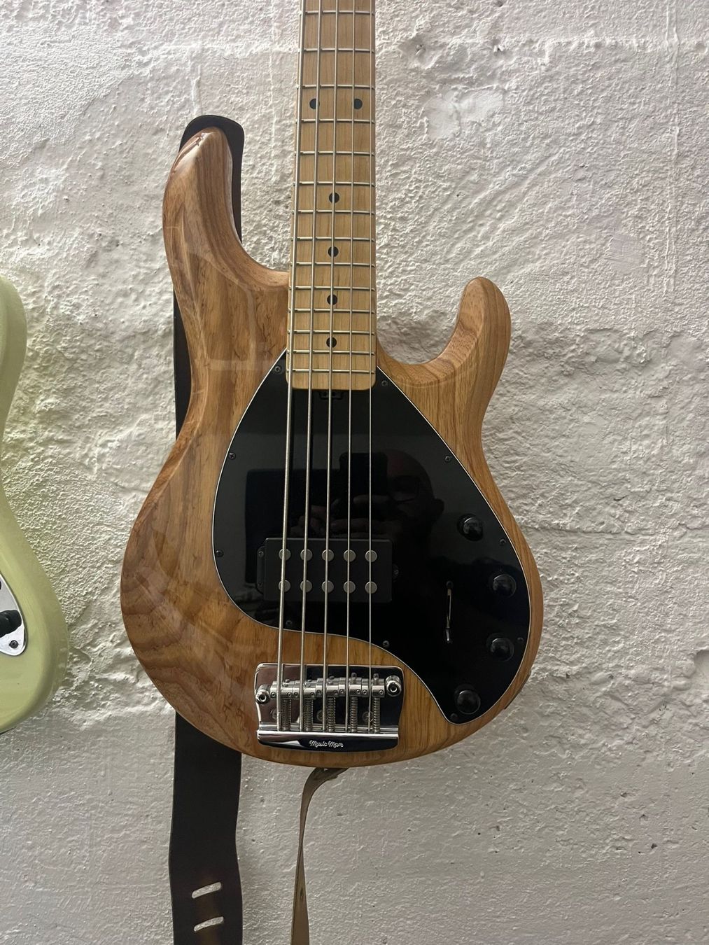 Strumenti musicali: Music Man Stingray 5H – Usato da Maur venduto da jam_syf8 5
