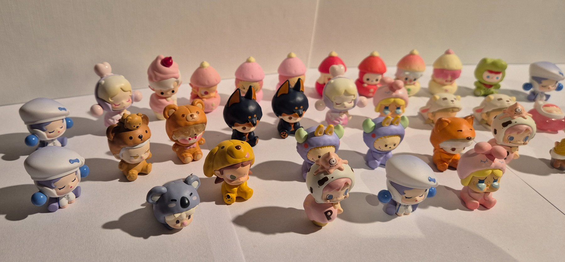 Pop Mart Statuette: Pop Mart - Mini Beans (Diverse, Labubu..) – Nuovo e nell'imballaggio originale da Ellikon a d Thur venduto da GQ84 3