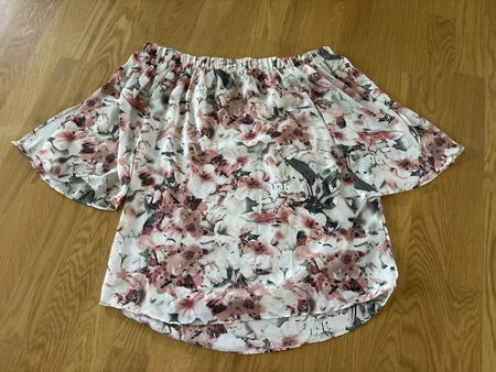 Schönes Blusen-Oberteil Gr. S, Off-Shoulder