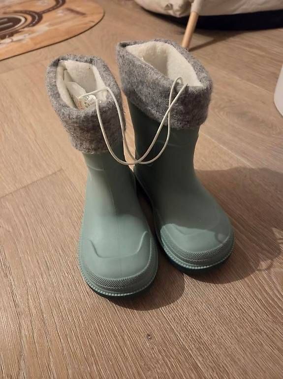 Scarpe per ragazzi: Warme Winterstiefel, Grösse 23 ungebraucht – Usato da Merenschwand venduto da bia_96rm
