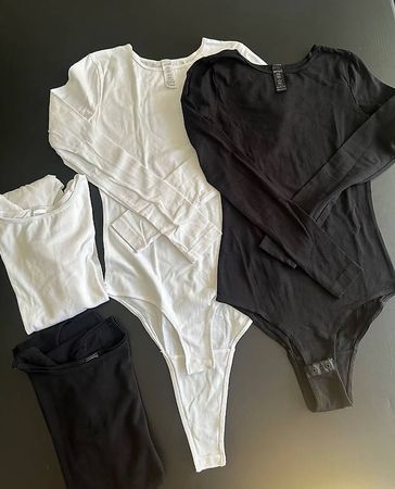 Body's 4 Stück / Grösse S (36/38) / NEU