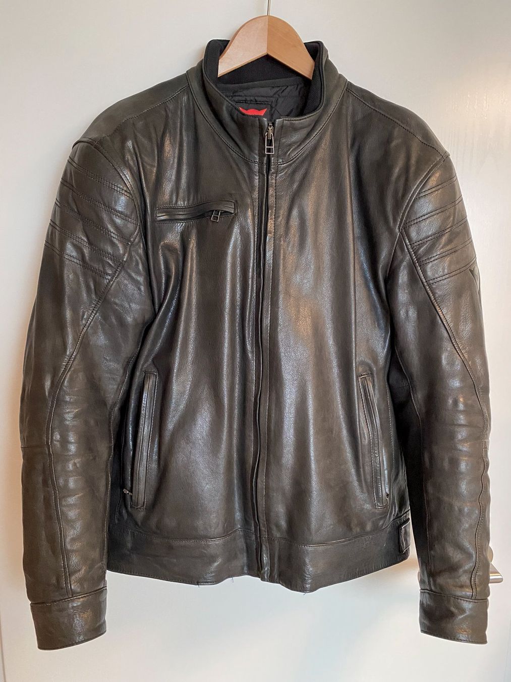 Dainese Giacche: Veste Cuir Dainese Moto – Usato da Grandvaux venduto da RGKeller