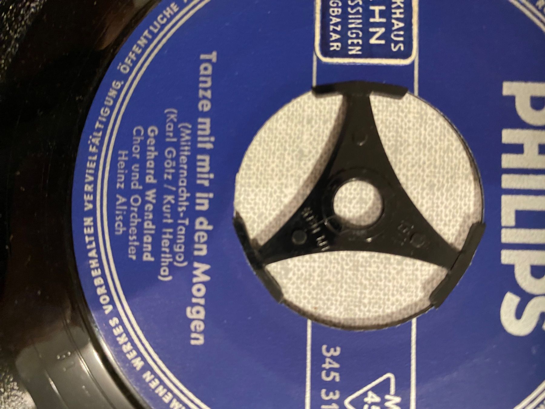 Dischi in vinile: Vintage Plattenständer mit ca. 50 Singles – Usato da Rorbas venduto da tun_m7fz 7