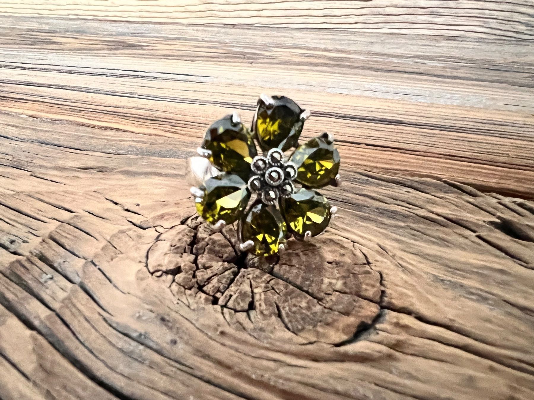 Anelli: mega Ring opulent Blume Peridot Steine 925 Silber Grösse 55 – Nuovo (secondo la descrizione) da Bern venduto da Jiffy 2