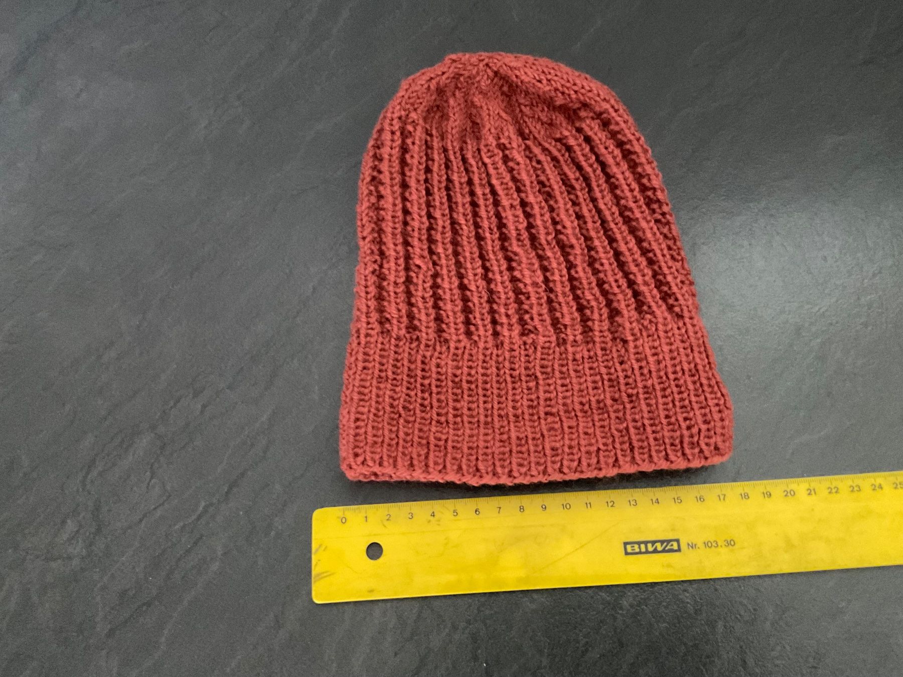 Altro abbigliamento per bambino: Handgestrickte Kindermütze Dehnbar Rotbraun – Nuovo (secondo la descrizione) da Wetzikon ZH venduto da FeeF 2