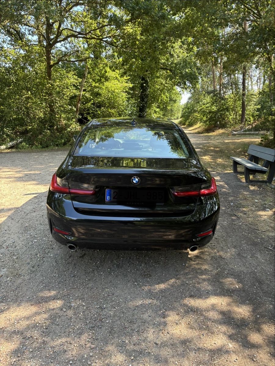 BMW Autos: BMW 3 Series Sedan Black export – D'occasion à Kloten par luk_9sr8 1