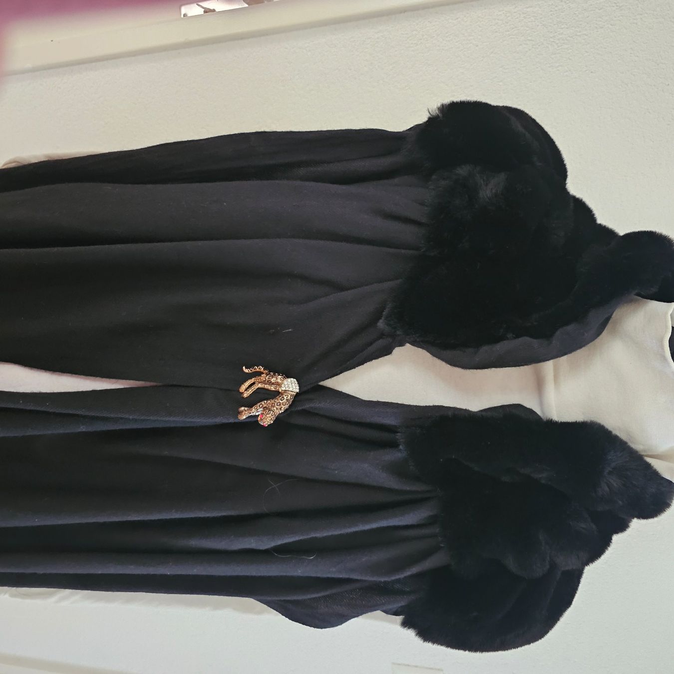 Foulard & Sciarpe: ENDETexklusiWinter schal Kunst pelz  modern trendy – Nuovo e nell'imballaggio originale da wolfhalden venduto da 46464646 8