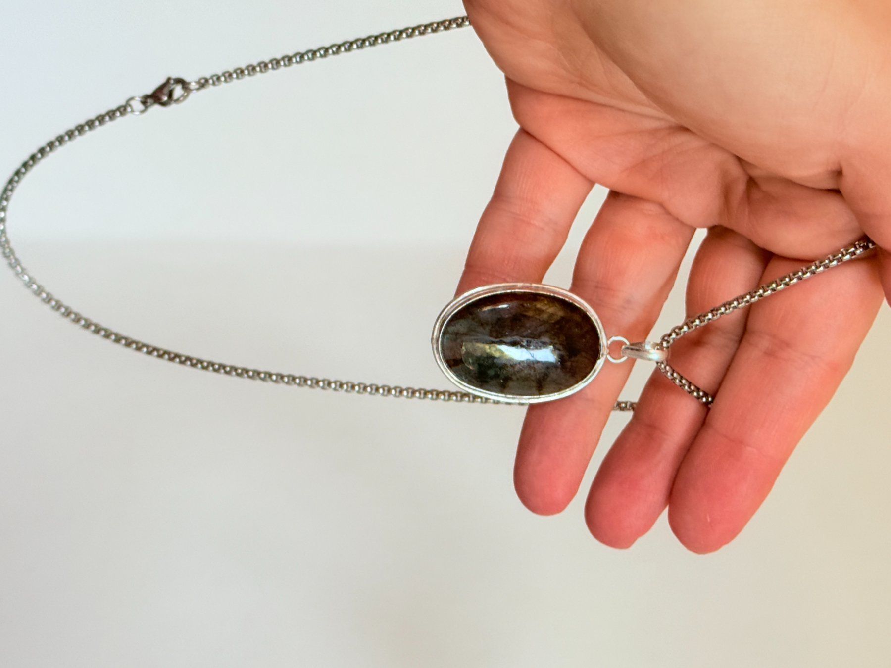Ketten: Collier avec labradorite - Élégant & Naturel! – Neu und originalverpackt aus Genève von AWWA 9