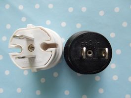 Braun Adapter Stecker USA auf Schweiz 2 Stück Reisestecker