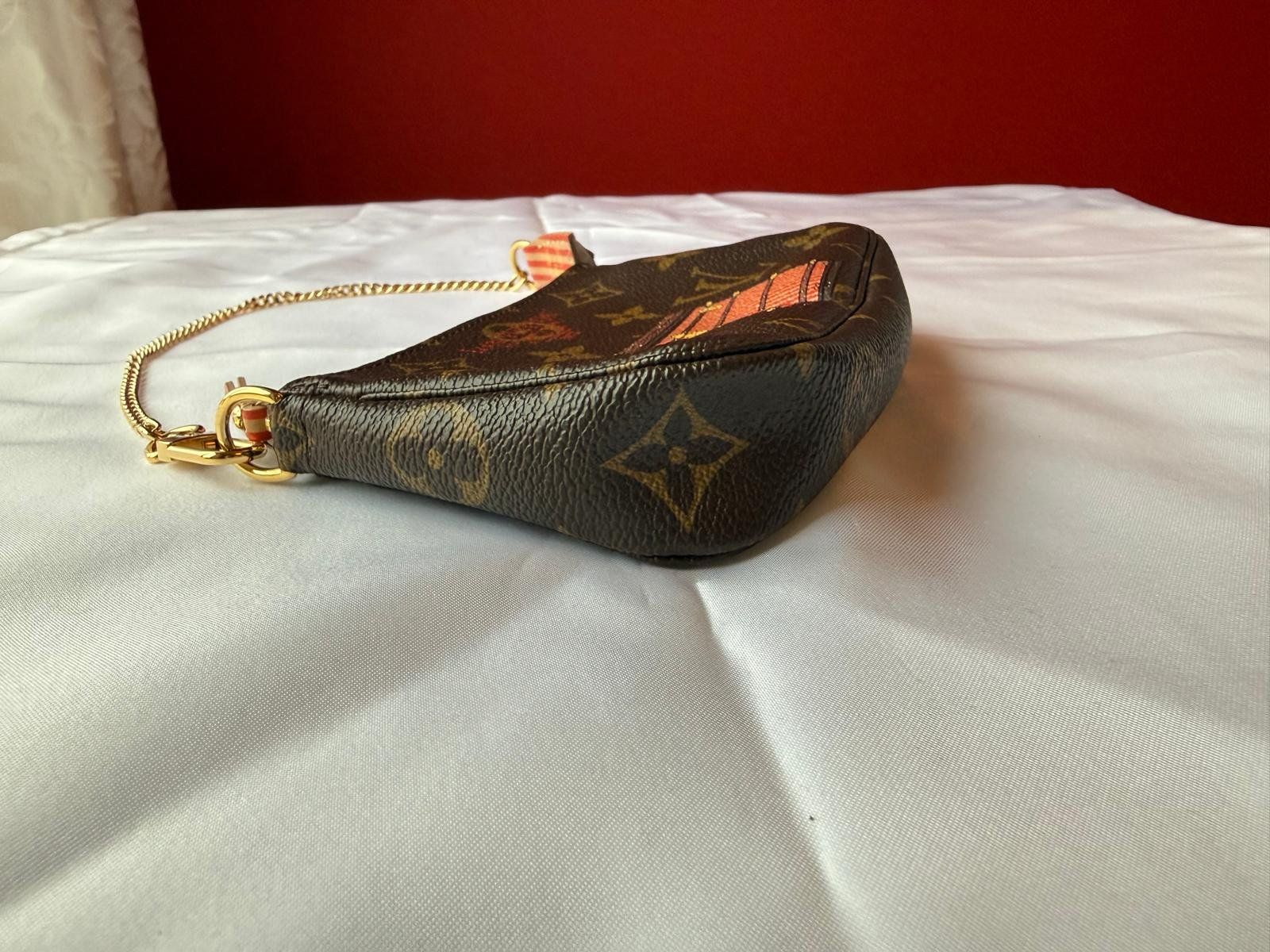 Louis Vuitton Taschen: Louis Vuitton Pochette Trunks Monogram Canvas – Neu (gemäss Beschreibung) aus Oberarth von SSS. 6