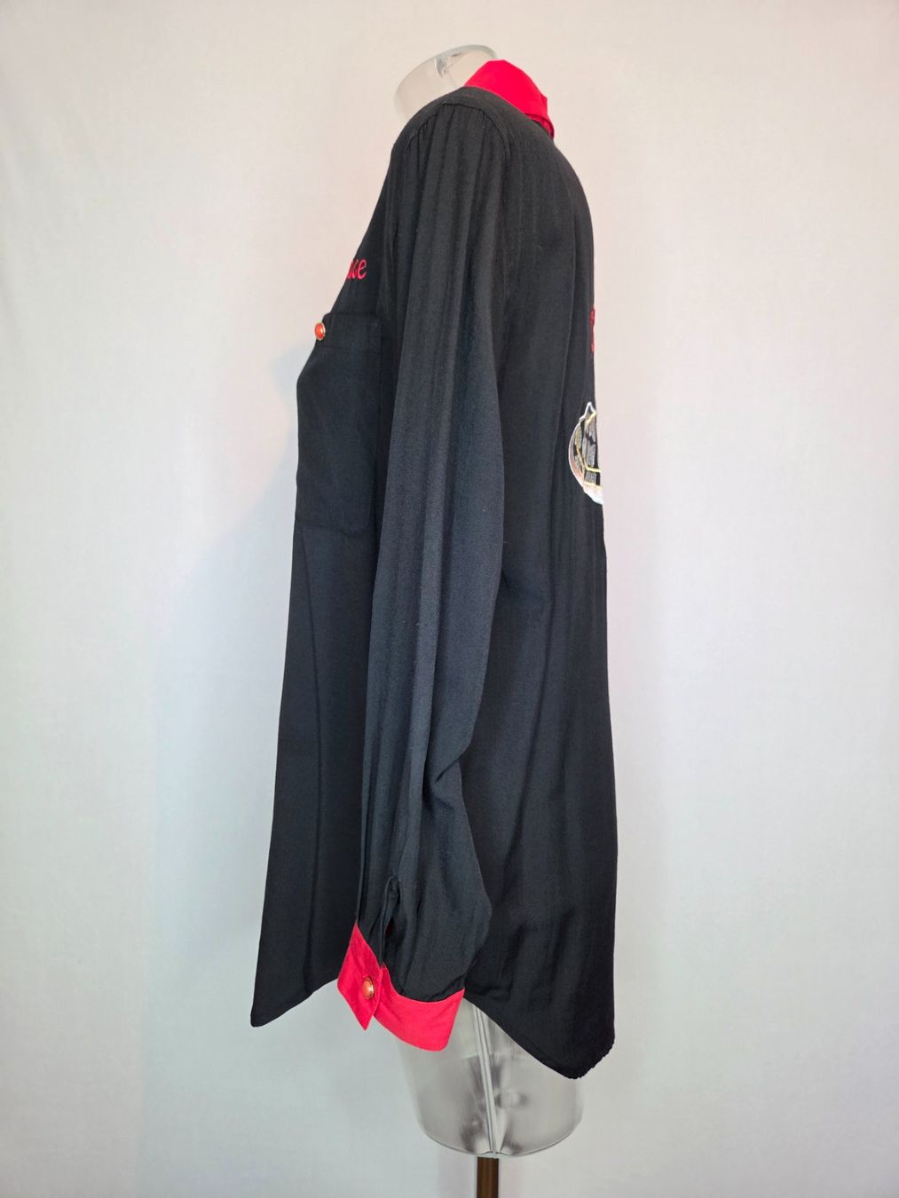 Camicette: 90er Bluse The Face schwarz rot 42 – Usato da Bern venduto da -Aniko- 1
