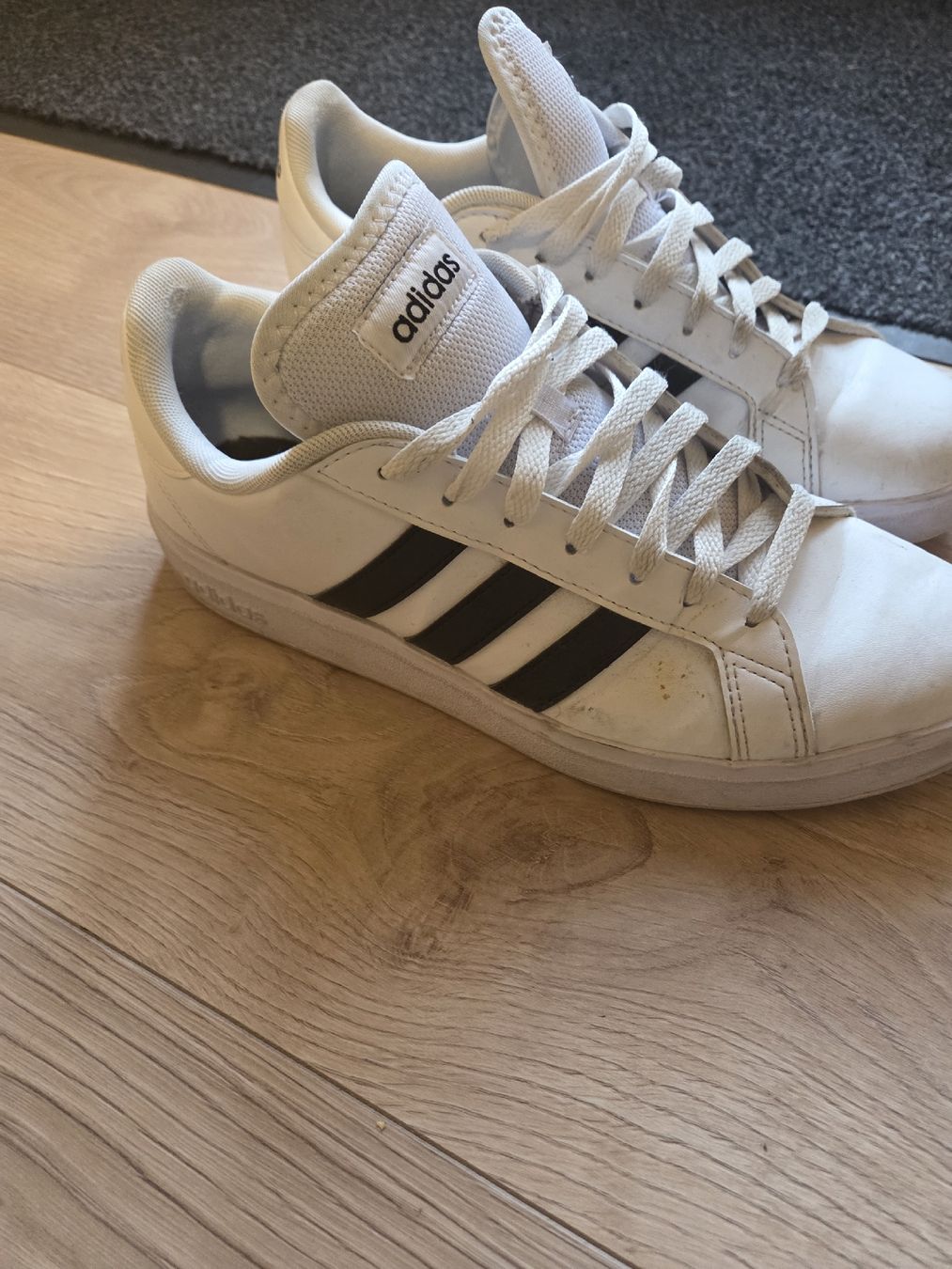 Herrenschuhe: Adidas Sneaker 43 – Gebraucht aus Hägglingen von MR.BG