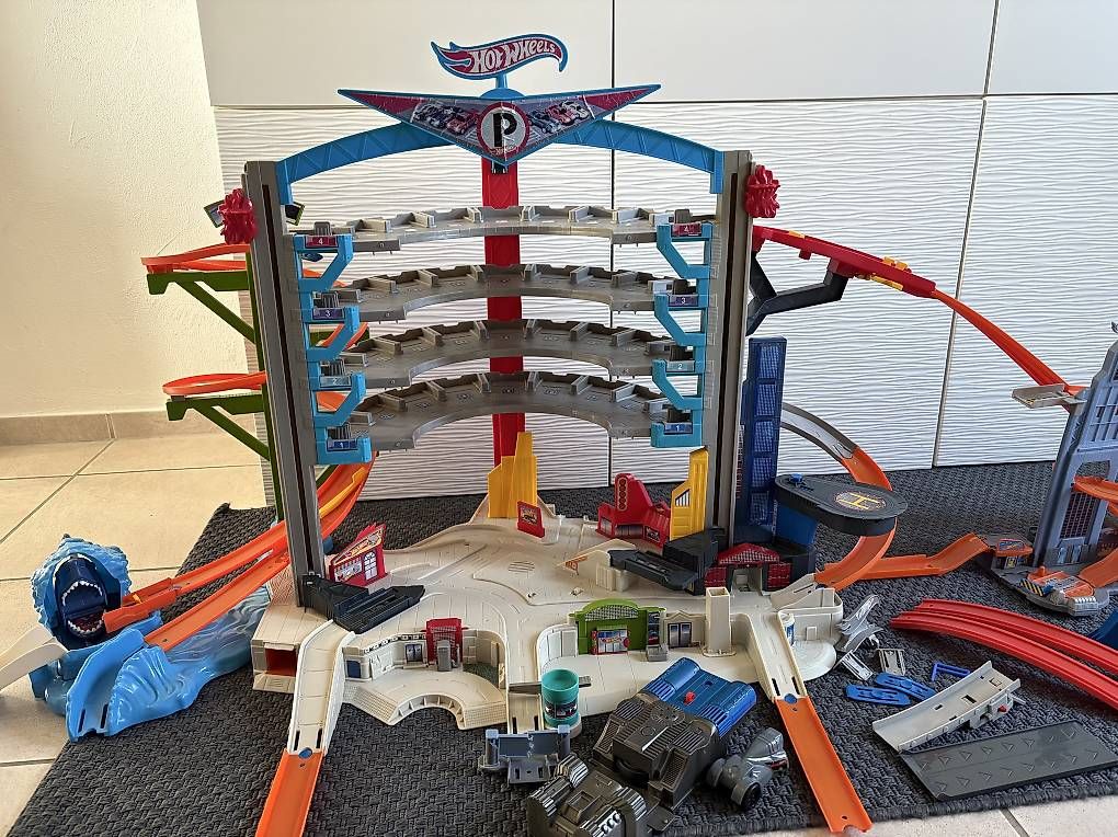 Hot Wheels Giocattoli: Hot Wheels Auto Garage / Auto / Spielzeug – Usato da Reitnau venduto da rko_29kn 1