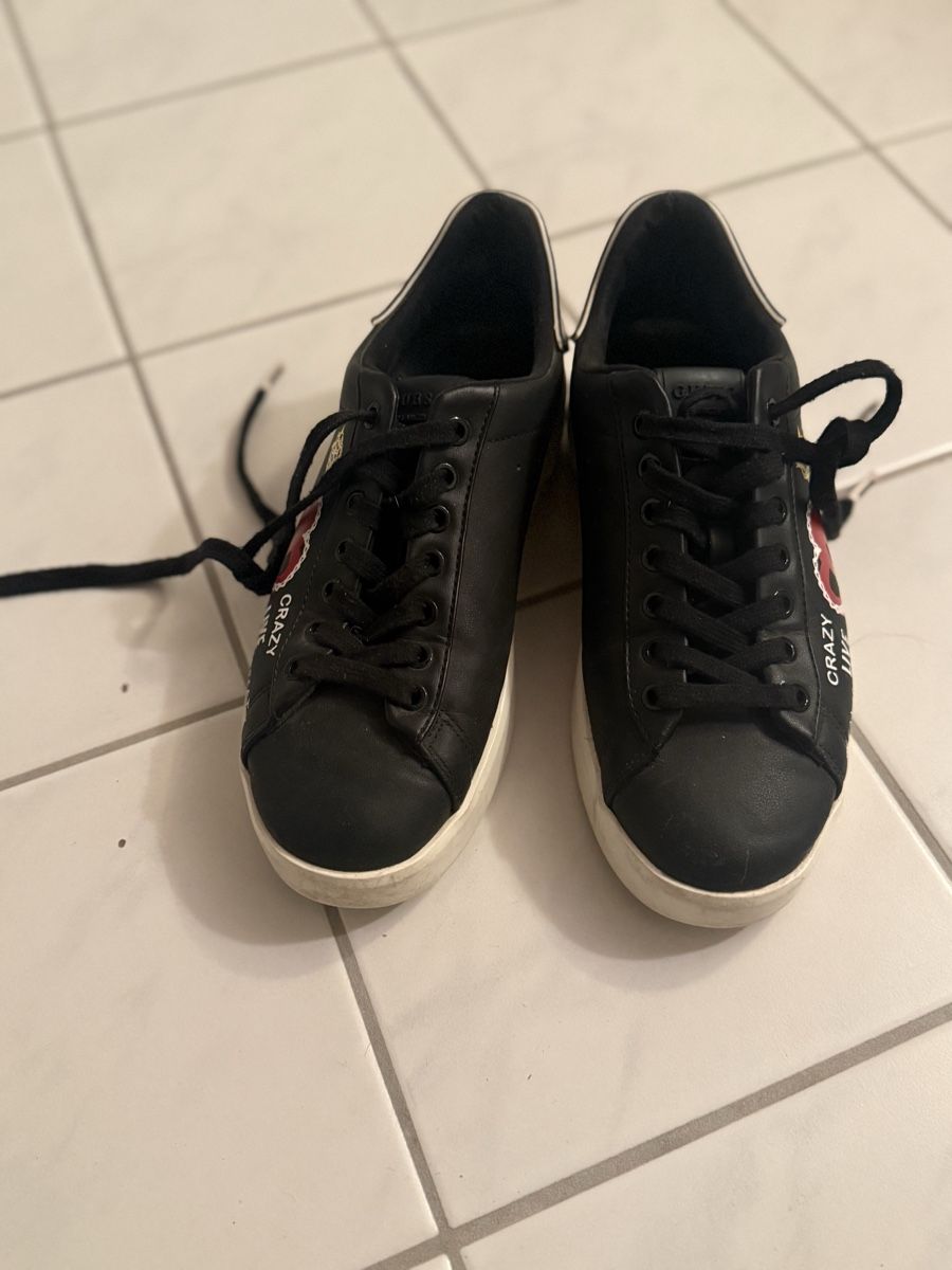 Guess Scarpe da donna: Guess Sneaker, Grösse 39 – Usato da Leibstadt venduto da iry_jn6n 1