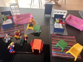 Puppenhaus Möbel Set mit Figuren und Zubehör gebraucht