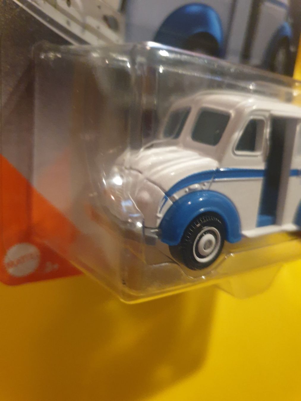 Matchbox Modellini d'auto: Matchbox DIVCO MILK TRUCK – Nuovo e nell'imballaggio originale da Oftringen venduto da Rotor 5
