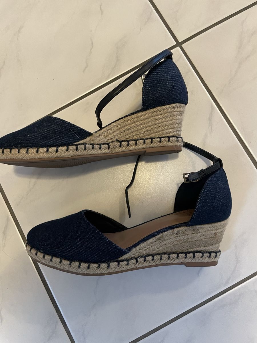 Scarpe da donna: Keilsandalen 1xgetragen – Usato da Menziken venduto da FS-Creativity 1