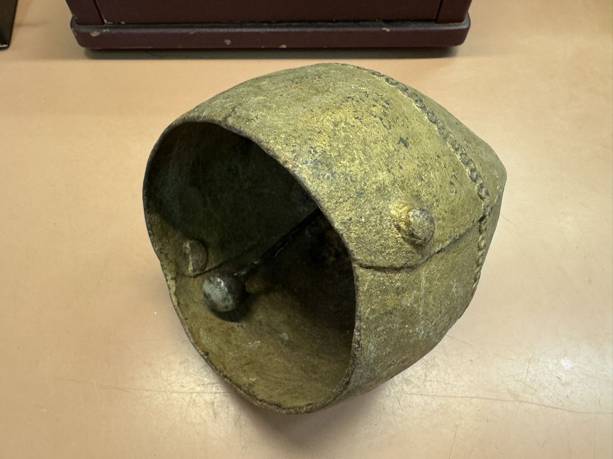 Glocken & Treicheln: Rundschelle ohne Riemen  – Gebraucht aus Chur von Meriva0 2