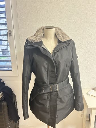 Winterkacke mit Fellkragen, Grösse L, Top Zustand!