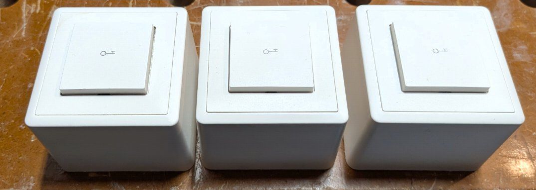 Alimentazione elettrica: 3 Poussoirs à impulsion d'ouverture de porte – Usato da Cernier venduto da Poussetofiol
