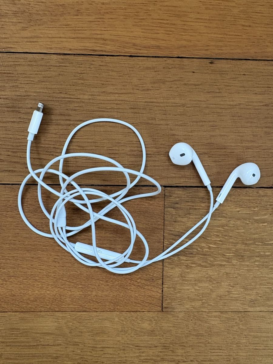 Apple Casques audio: Apple EarPods Kopfhörer Lightning – Neuf (Voir description) à Zürich par my_butterbrot