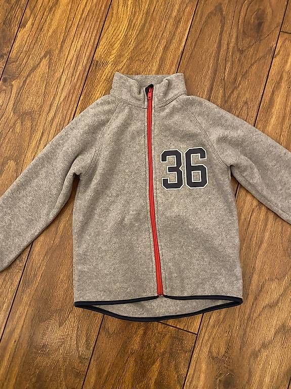 Pullover & Sweatshirts: Polaire enfants 4 à 6ans gris clair  – Gebraucht aus Lausanne von nat_h2gw