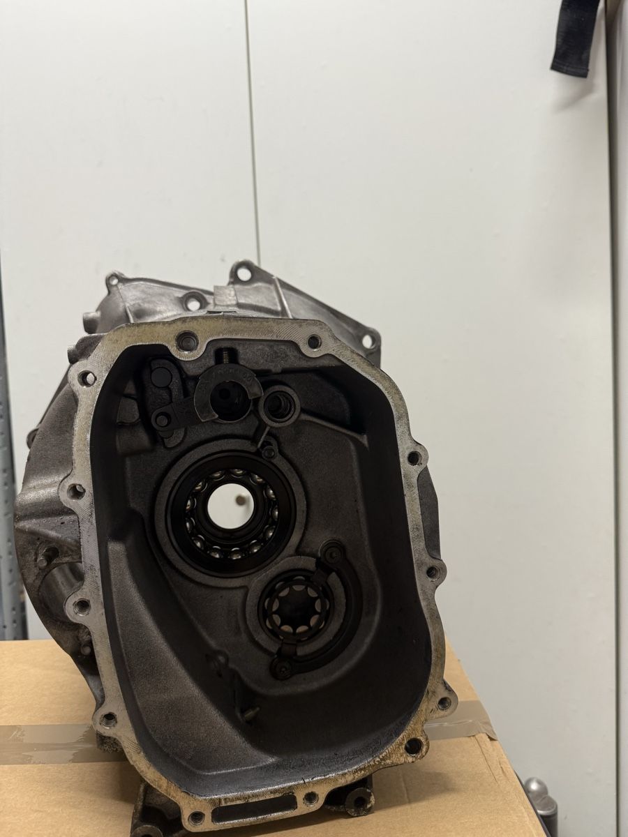 BMW Tutti pezzi di ricambio auto: Getriebeglocke BMW M3 E46 – Usato da Dietlikon venduto da DIVO 4