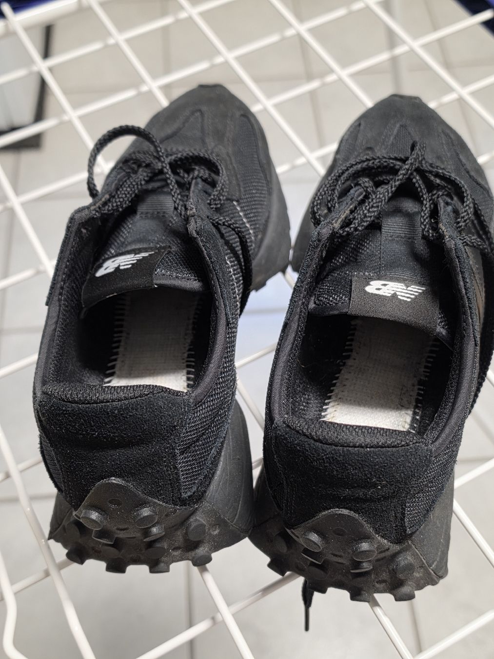 New Balance Chaussures hommes: New Balance, schwarz – D'occasion à Safenwil par Flaboenel