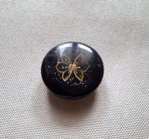 1 Zierknopf 20 mm.