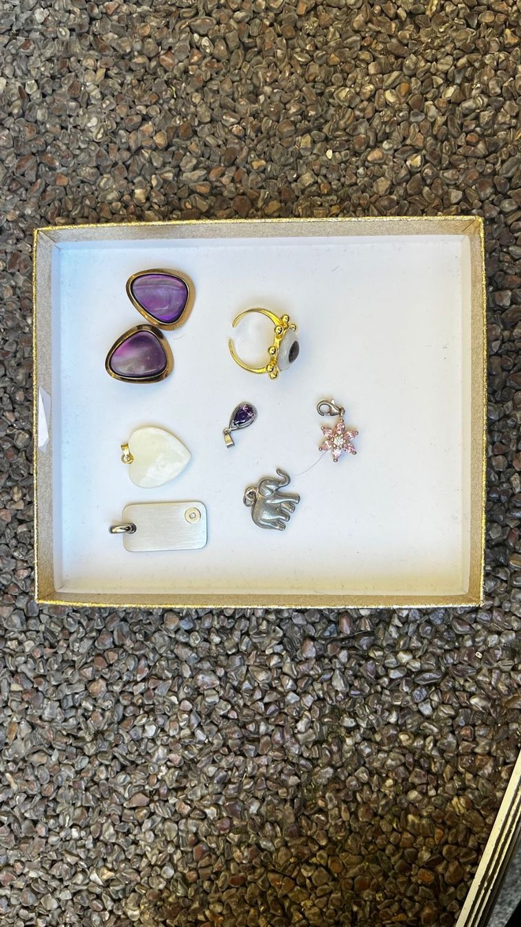 Altri gioielli: Schmuck-Konvolut: Ohrringe, Ring, Charm-Anhänger, Modesch... – Usato da Münchenstein venduto da sil_h6c9