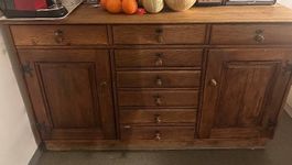 Buffet ancien en bois massif