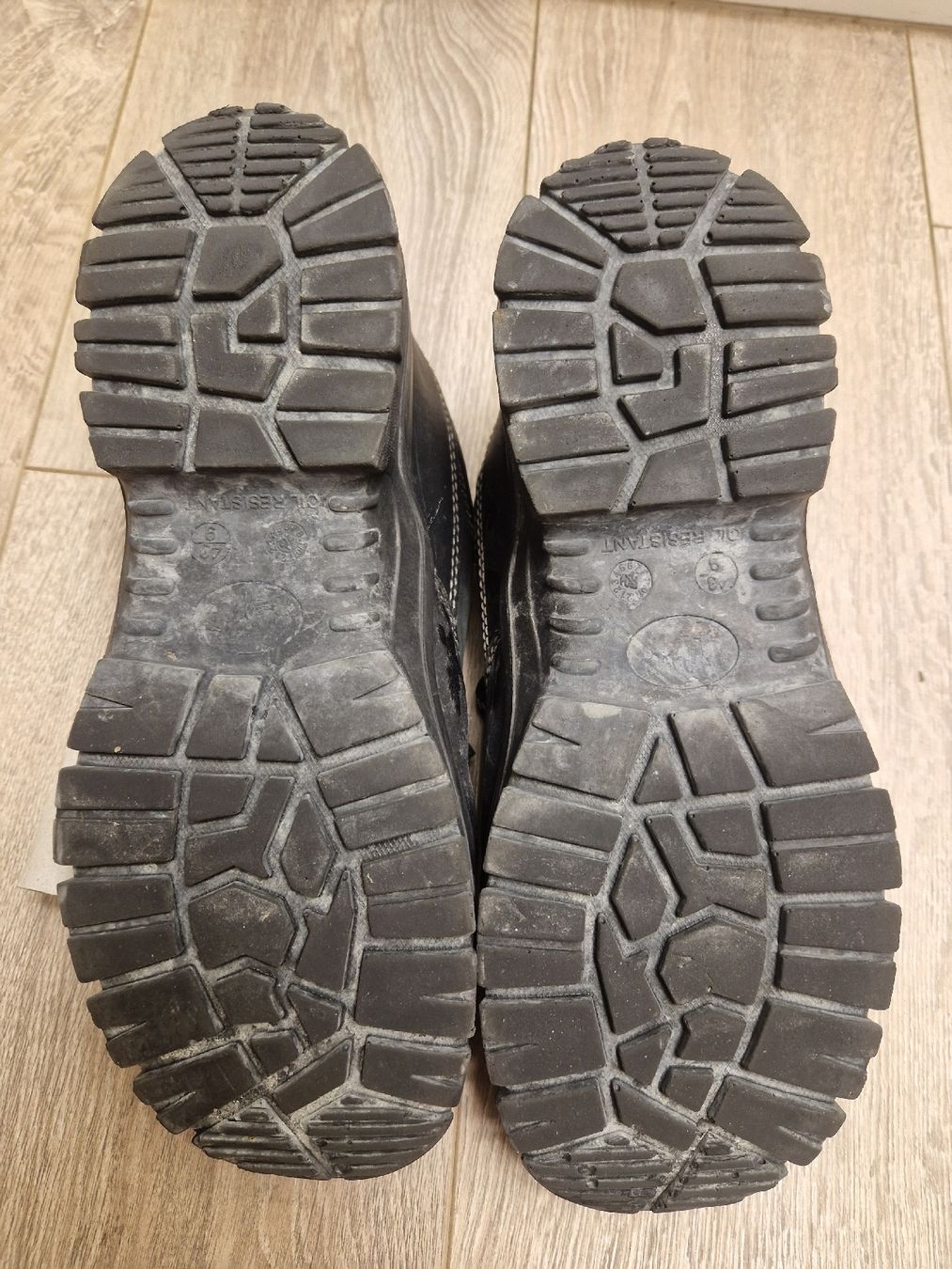 Herrenschuhe: Robuster Küchen-Sicherheitsschuh mit Grip & Stahlkappe – Gebraucht aus Wettingen von mor_76q7 2