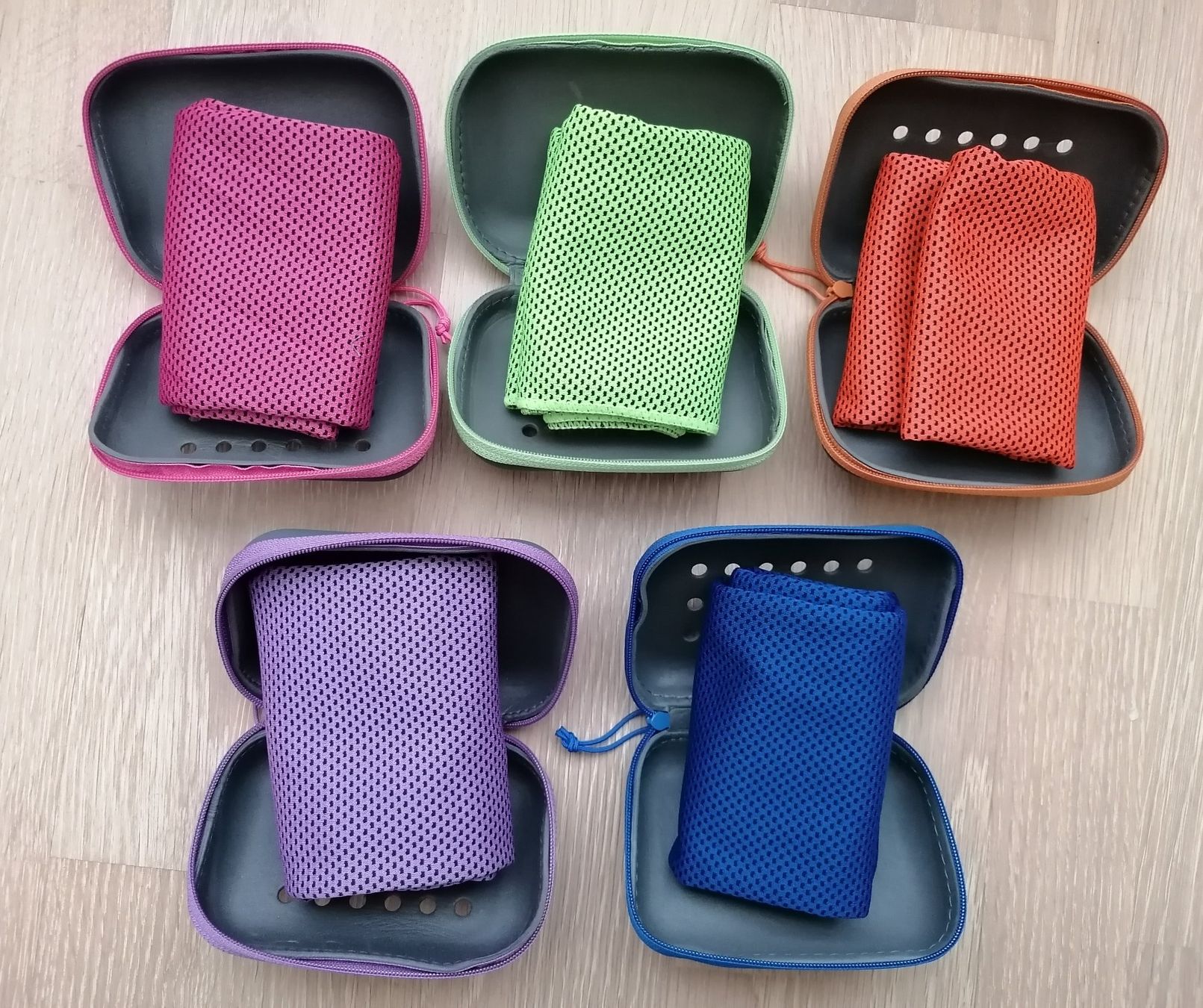 Badetücher: Microfaser Kühltuch, Sport-Tuch im Etui, Pink – Neu und originalverpackt aus Rümlang von TRICE67 7