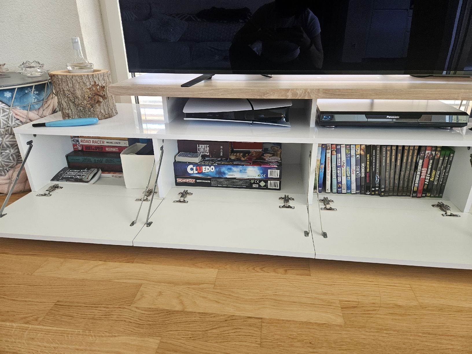 Conforama Mobili TV: Meuble TV moderne avec rangement – Usato da Morges venduto da Mlle_Croft_91 2
