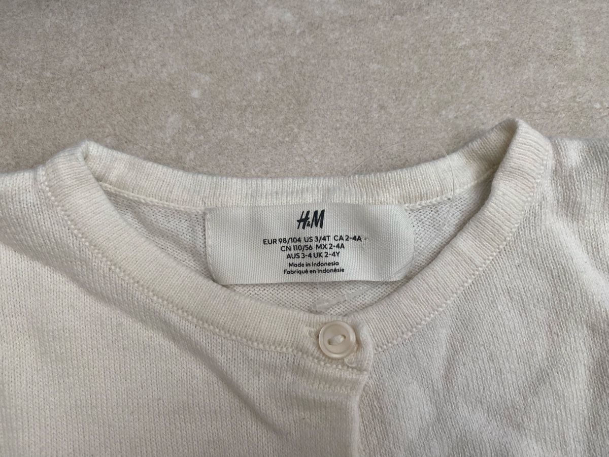 H&M Giacche & Cappotti: H&M Strickjacke Gr. 98/104 weiss Mädchen – Usato da Neerach venduto da ne11a 1