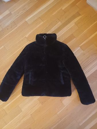 Schwarze Mädchenjacke mit Fell – Grösse 146