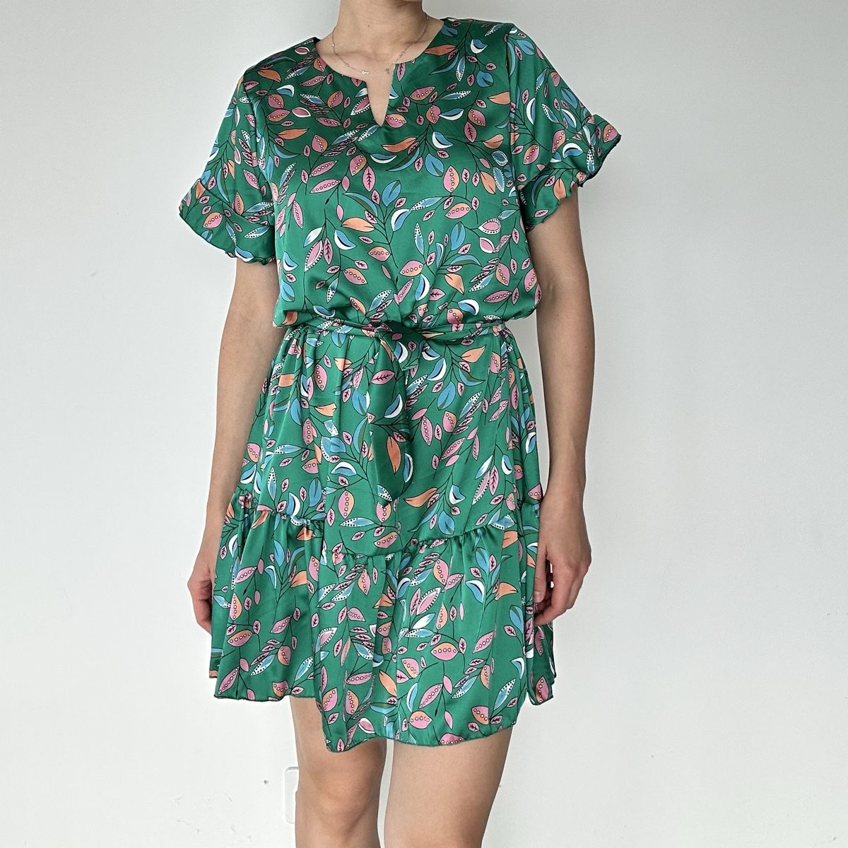 Vestiti: Kleid Raspberry Store grün Blättermuster Grösse M neu – Nuovo (secondo la descrizione) da Uzwil venduto da Zhenia17