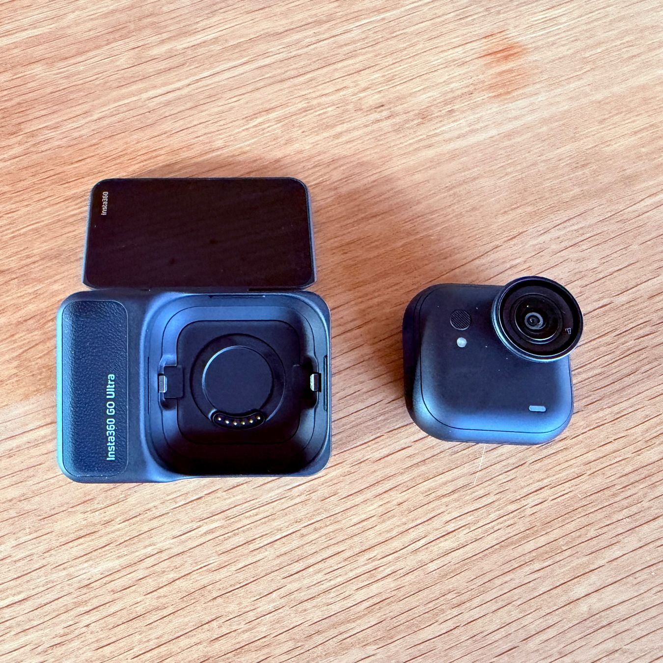 Insta360 Action Cam: Insta360 GO Ultra Creator Bundle, Schwarz – Neu (gemäss Beschreibung) aus Einsiedeln von __miichaaeel 6