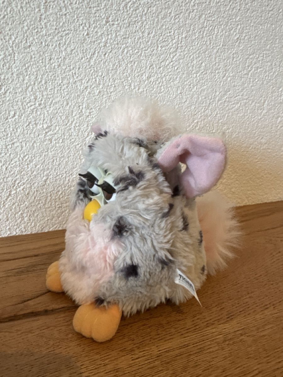 Jouets: Furby 1998 Tiger Electronics Spielzeug grau rosa – Défectueux à Lenzburg par eyworld 1