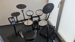 V-Drum Roland TD-11 kv im vollen Kit mit Verstärker PM-10!!!