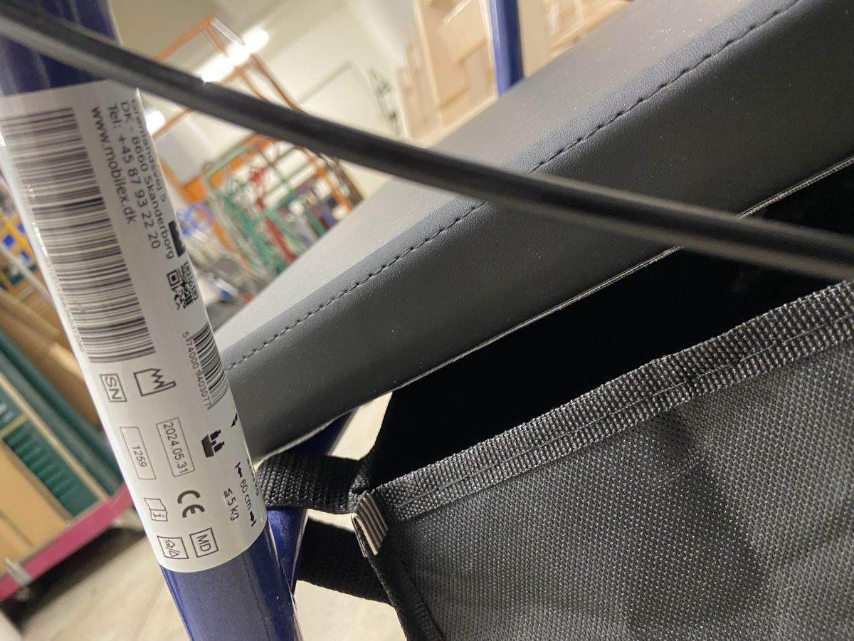 Ausili per la deambulazione: Gehhilfe Rollator blau  – Usato da Dietikon venduto da brocki-eyra 1