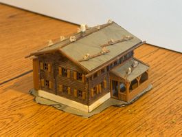 G0776: typisches Wohnhaus in einem Bergdorf (Spur N)