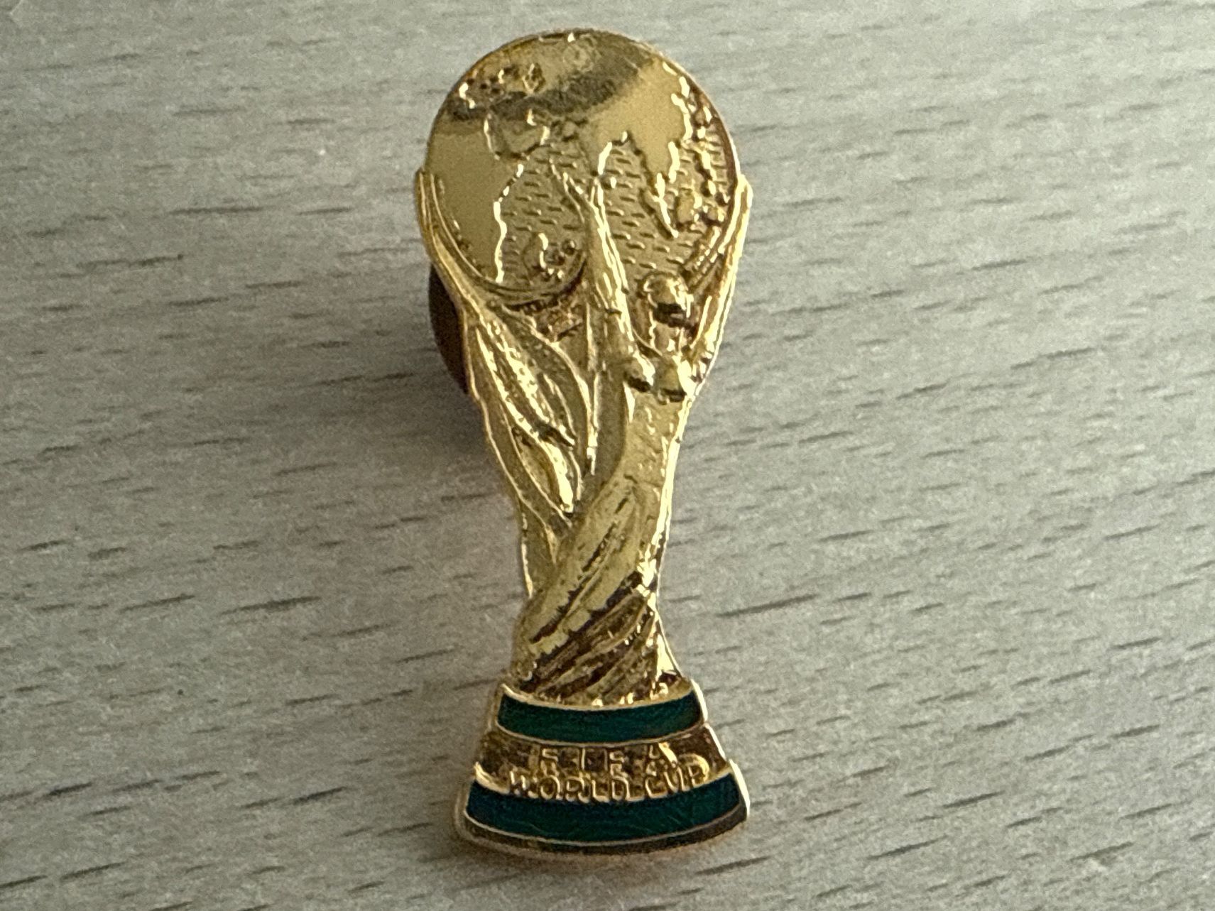 Fifa Plaketten & Abzeichen: Pin Weltpokal FIFA World Cup – Gebraucht aus Glattbrugg von Schweigmatt