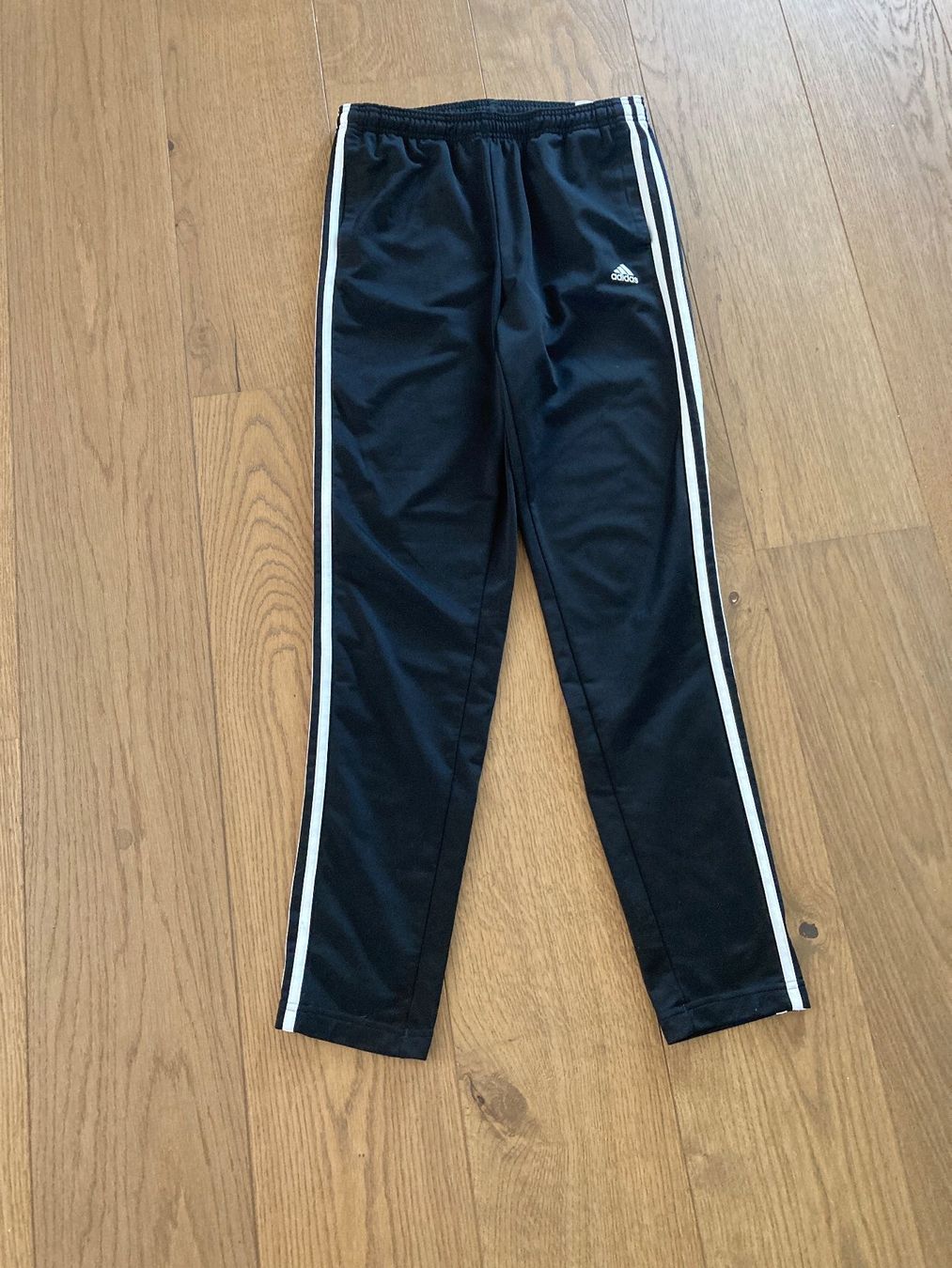 Lotti & Set di vestiti: Addidas Trainer 2tlg. Gr.164 – Nuovo (secondo la descrizione) da Zollikofen venduto da gamel01 2
