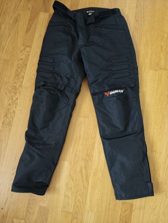 NEUWERTIGE MOTORRADKOMBI XL – JACKЕ & HOSE – SCHWARZ/GRÜN