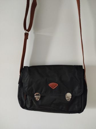 Handtasche jump