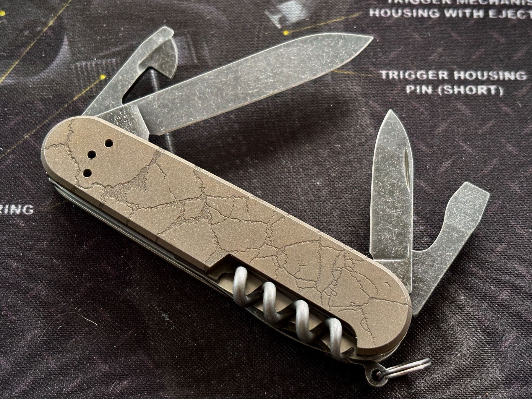 Victorinox Coltelli tascabile: Victorinox Spartan, DC-Titan Broken Floor, Stonewashed – Nuovo (secondo la descrizione) da Frauenkappelen venduto da Doc_Snyder 2