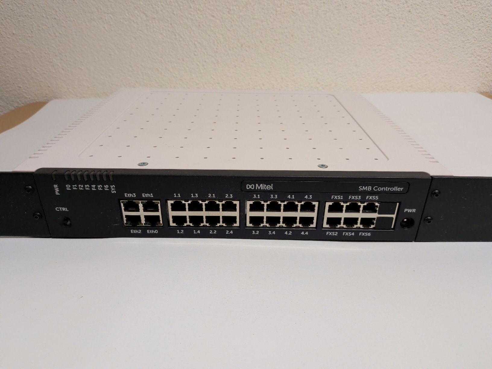 Mitel Telefone: Mitel MiVoice 400 SMB Controller mit – Gebraucht aus St. Niklausen LU von Sebastian-D